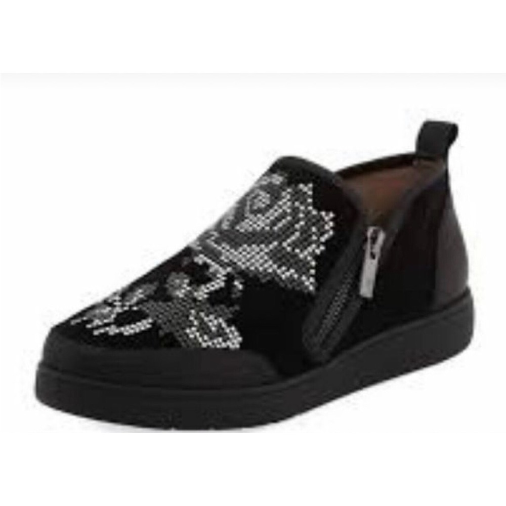Donald J Pliner Shoes - Picture 2 of 11